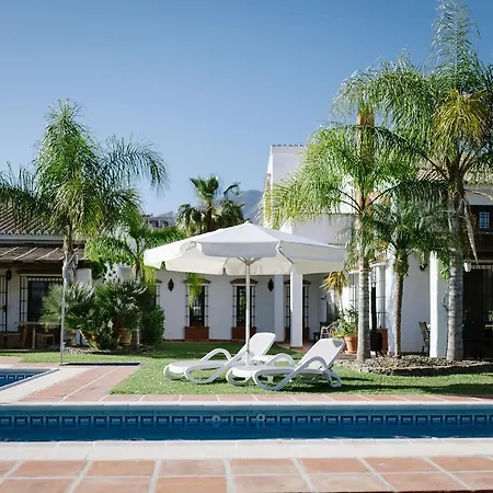 La Perla De Deluxe Bed & Breakfast 4*