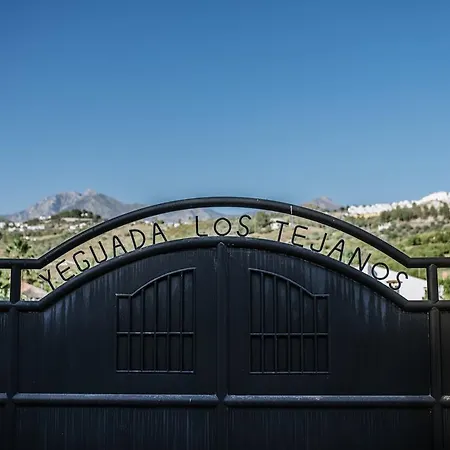 La Perla De Deluxe Bed & Breakfast 4*