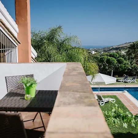 La Perla De Deluxe Bed & Breakfast 4*