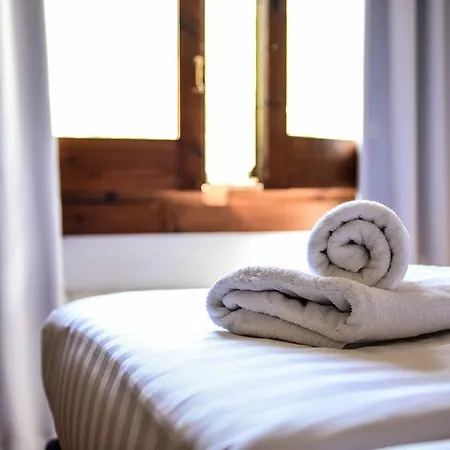 La Perla De Deluxe Bed & Breakfast 4*