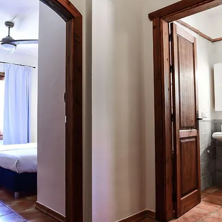 La Perla De Deluxe Bed & Breakfast 4*