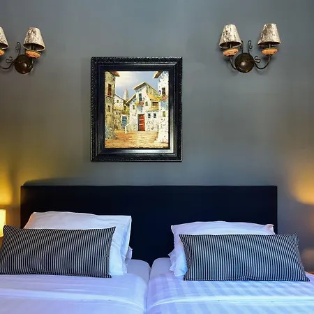 La Perla De Deluxe Bed & Breakfast 4*