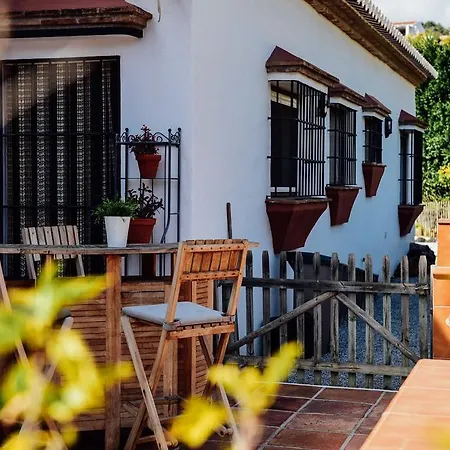 La Perla De Deluxe Bed & Breakfast