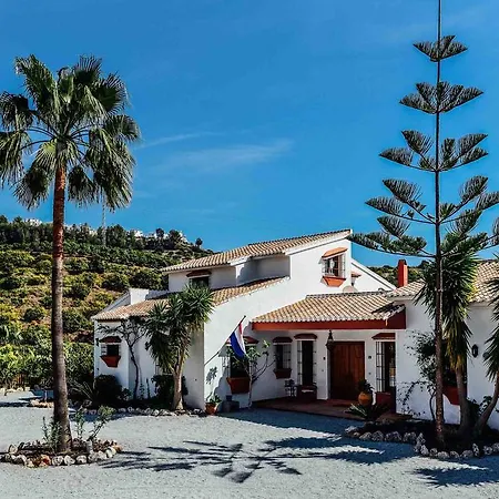 La Perla De Deluxe Bed & Breakfast 4*
